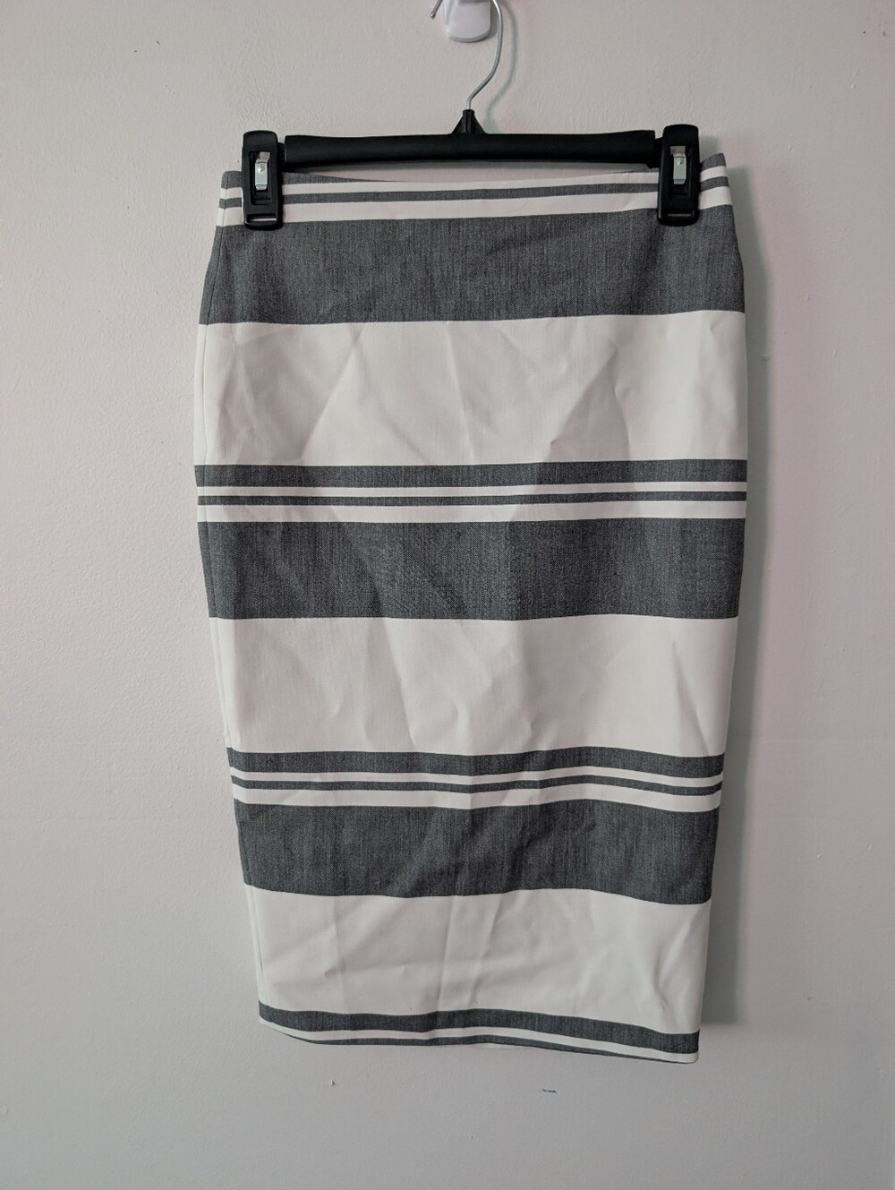 Elizabeth and James Striped Pencil Skirt Size 2‎